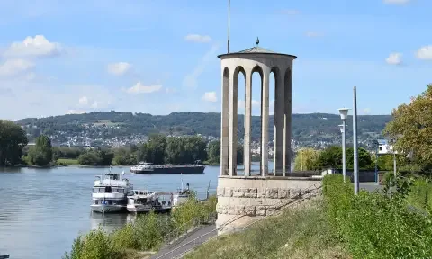 Чистка матрасов Нойвид